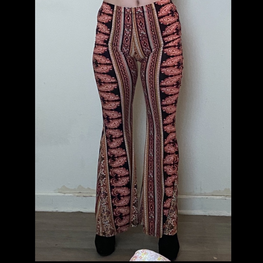 Flared patterned pants - forever21